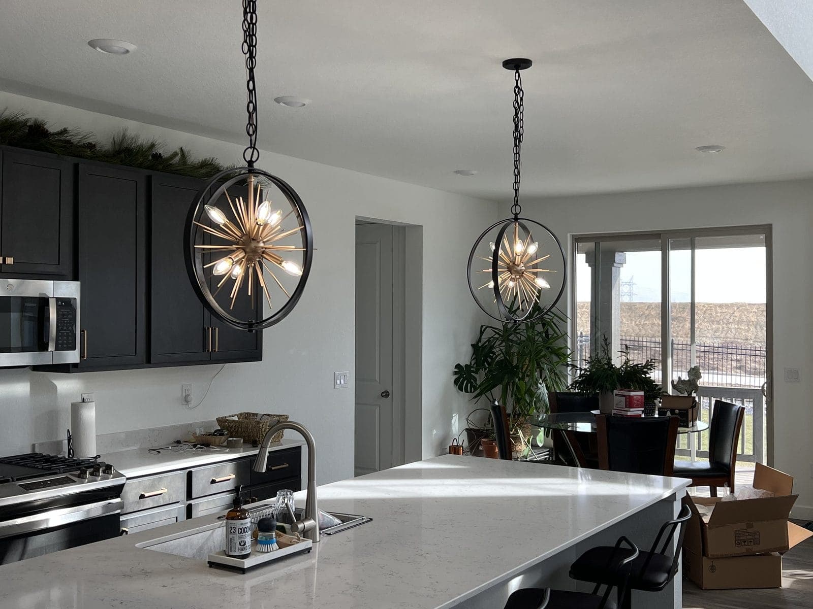 Kitchen island & lighting